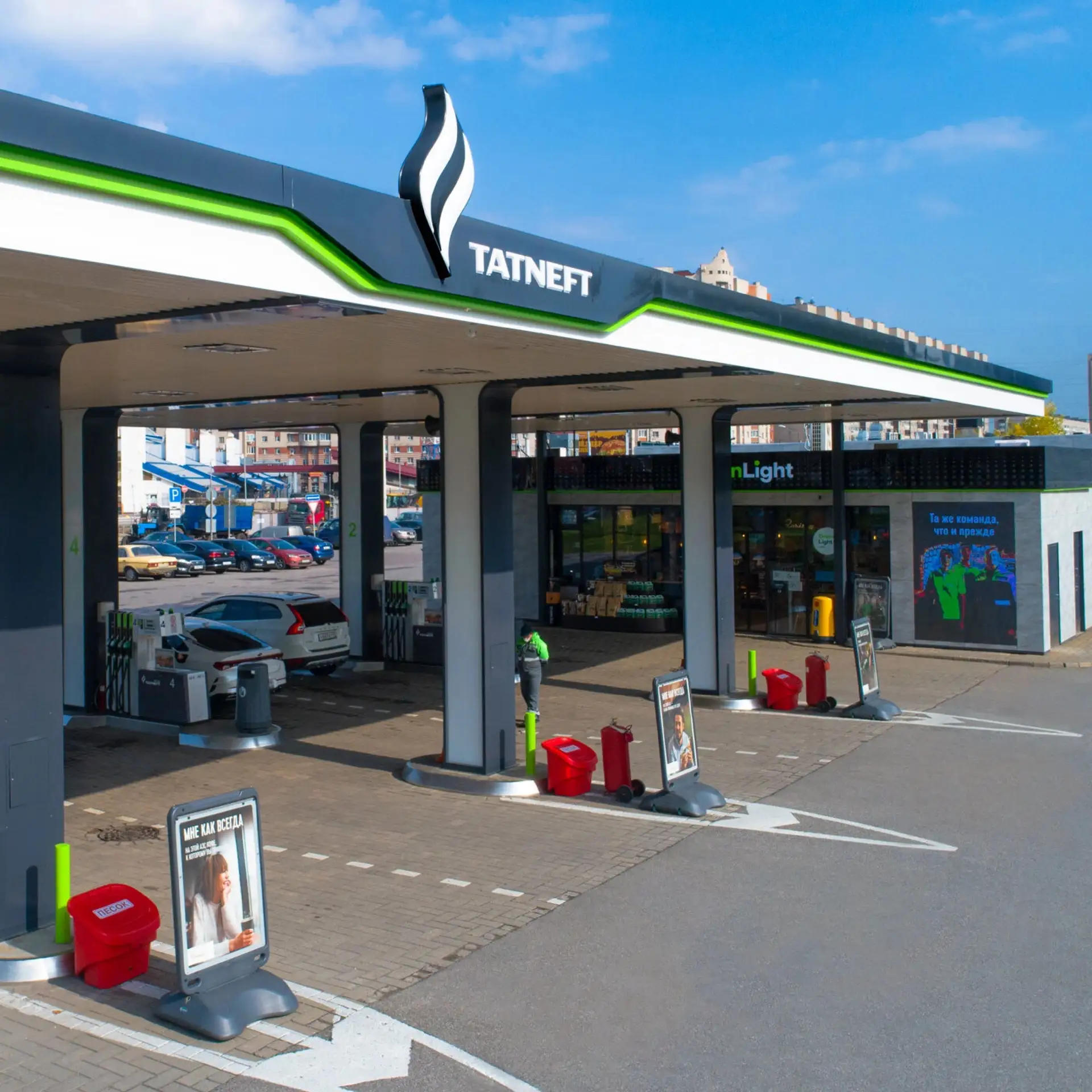 «Татнефть» полностью сняла ограничения на продажу АИ-92 и дизтоплива 
 
Ограничения в 30 литров пока