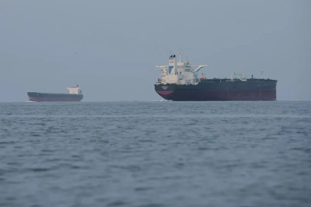 Танкер загорелся в Черном море у побережья Сочи