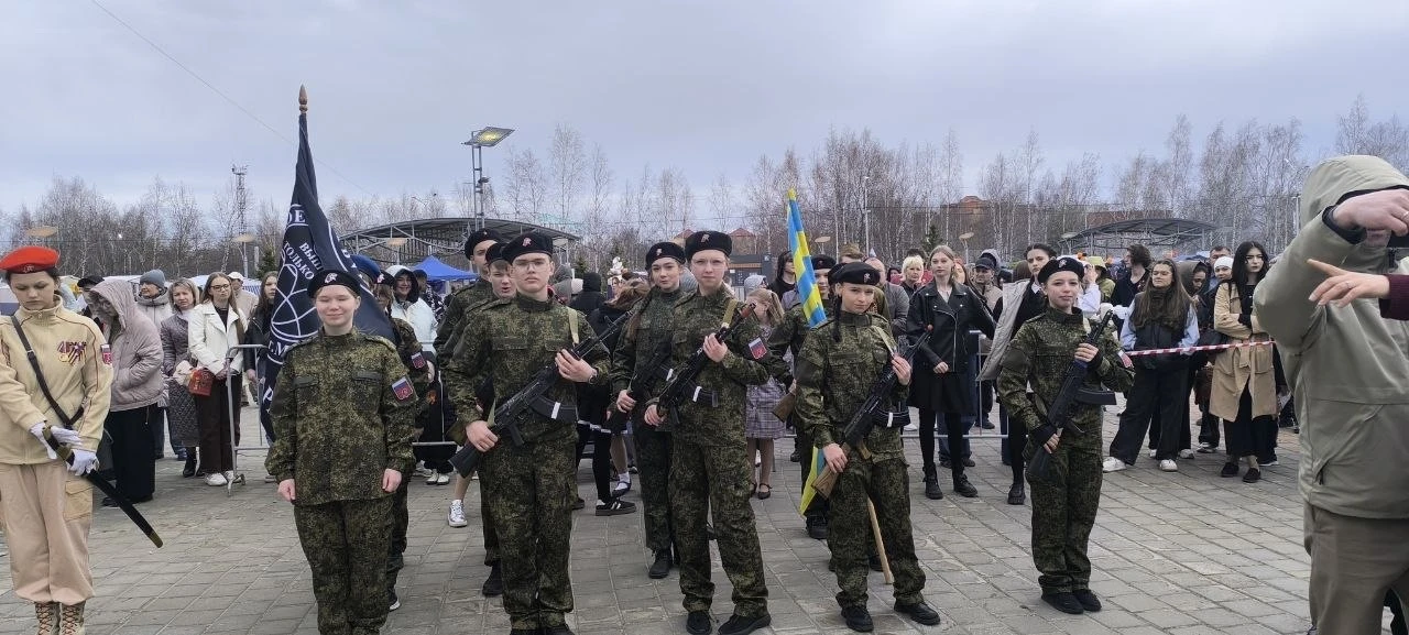 Мастерство строевой подготовки демонстрировал патриотический отряд под профессиональным руководством