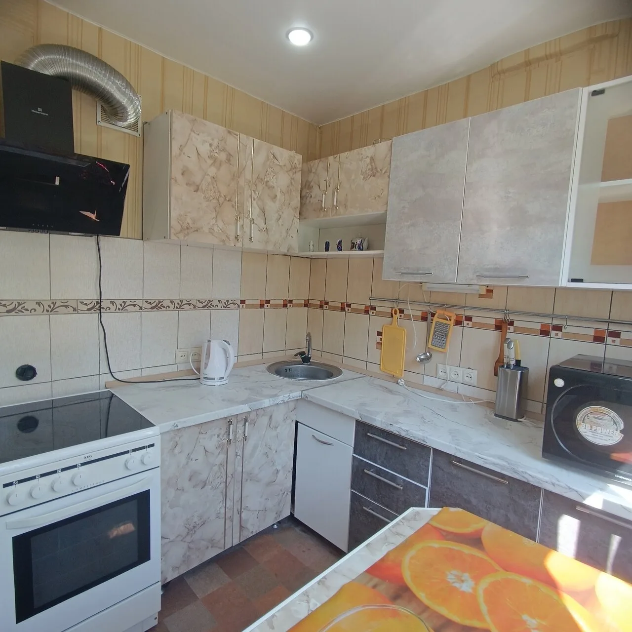 Сдам 2к квартиру, на кв. Якира, 6/12эт, рядом университет им. Даля.