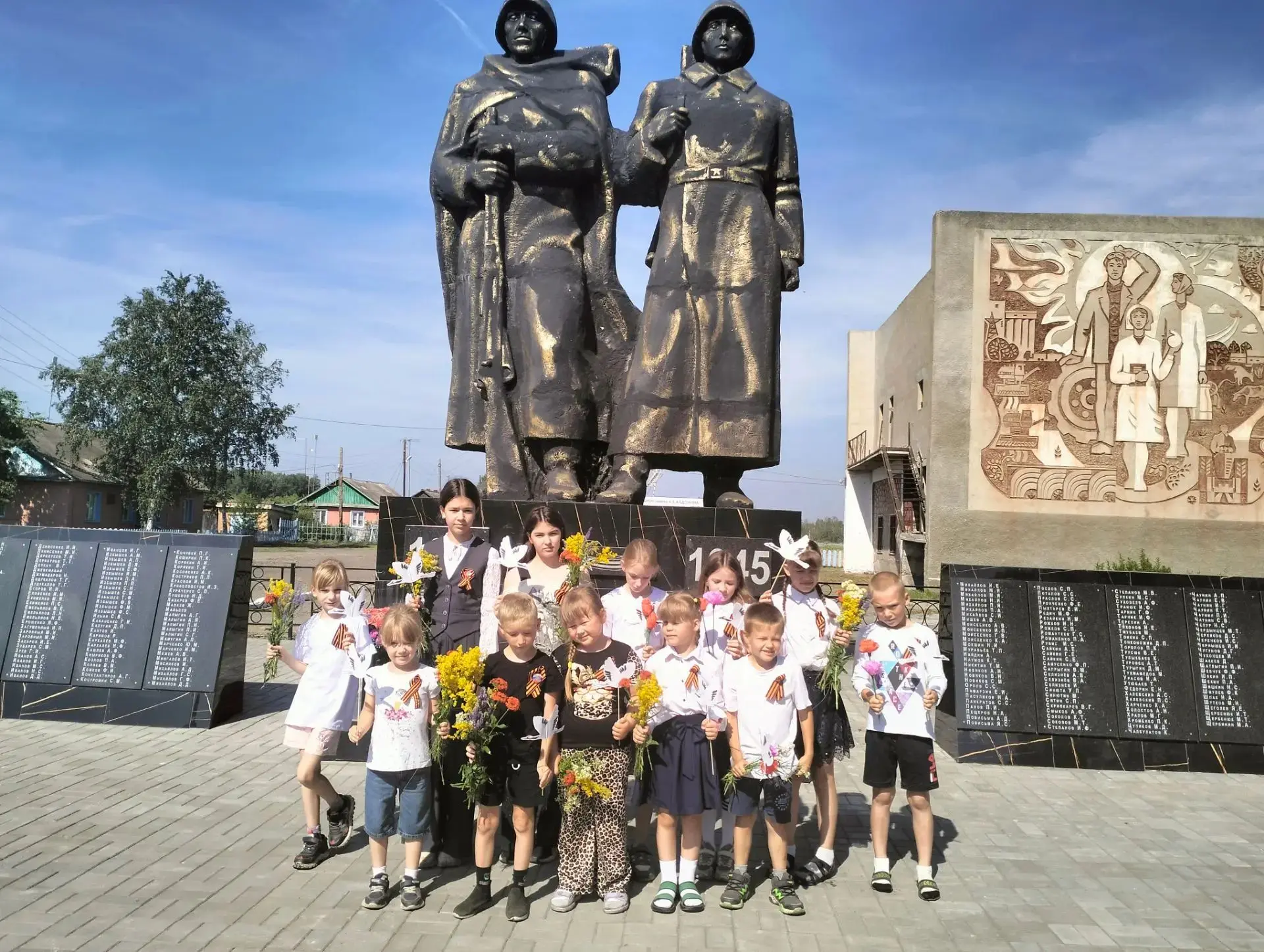 🎨 Лето — время творить: каникулы наших учеников полны событий! ☀️

Каникулы — это не пауза в творче