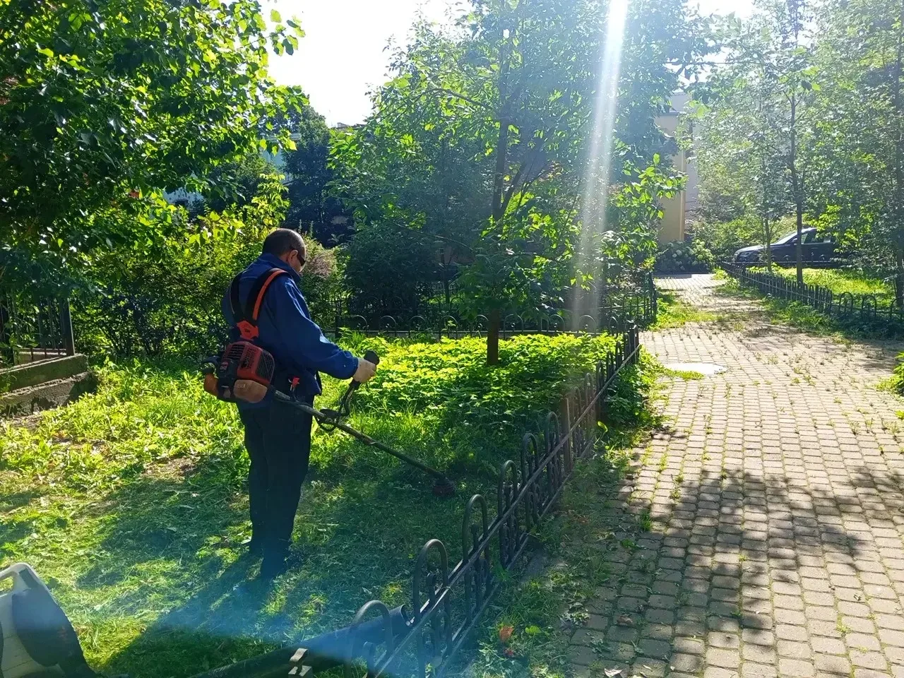 В округе продолжаются работы по благоустройству