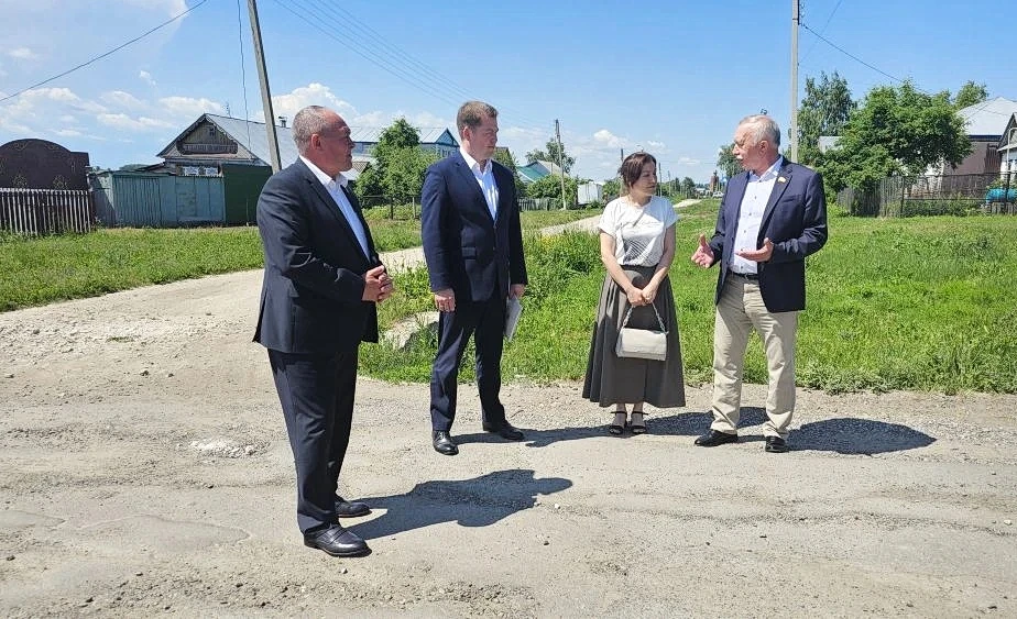 💢 На вчерашней встрече  министра транспорта и дорожного хозяйства Чувашии Максима Петрова и депутат
