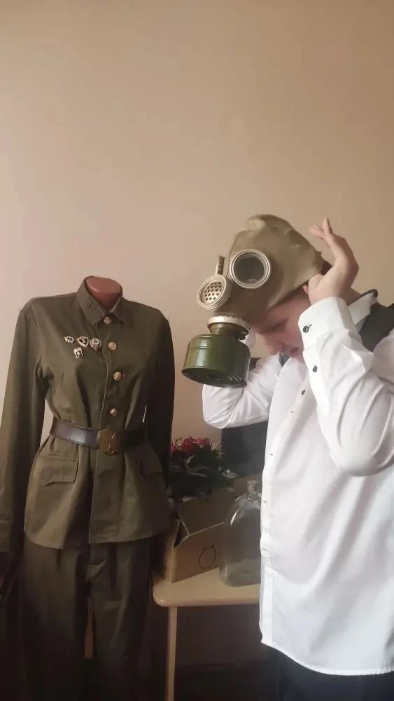 В первые дни каникул, ребята посетили наш школьный музей болевой славы. С большим интересом рассмотр