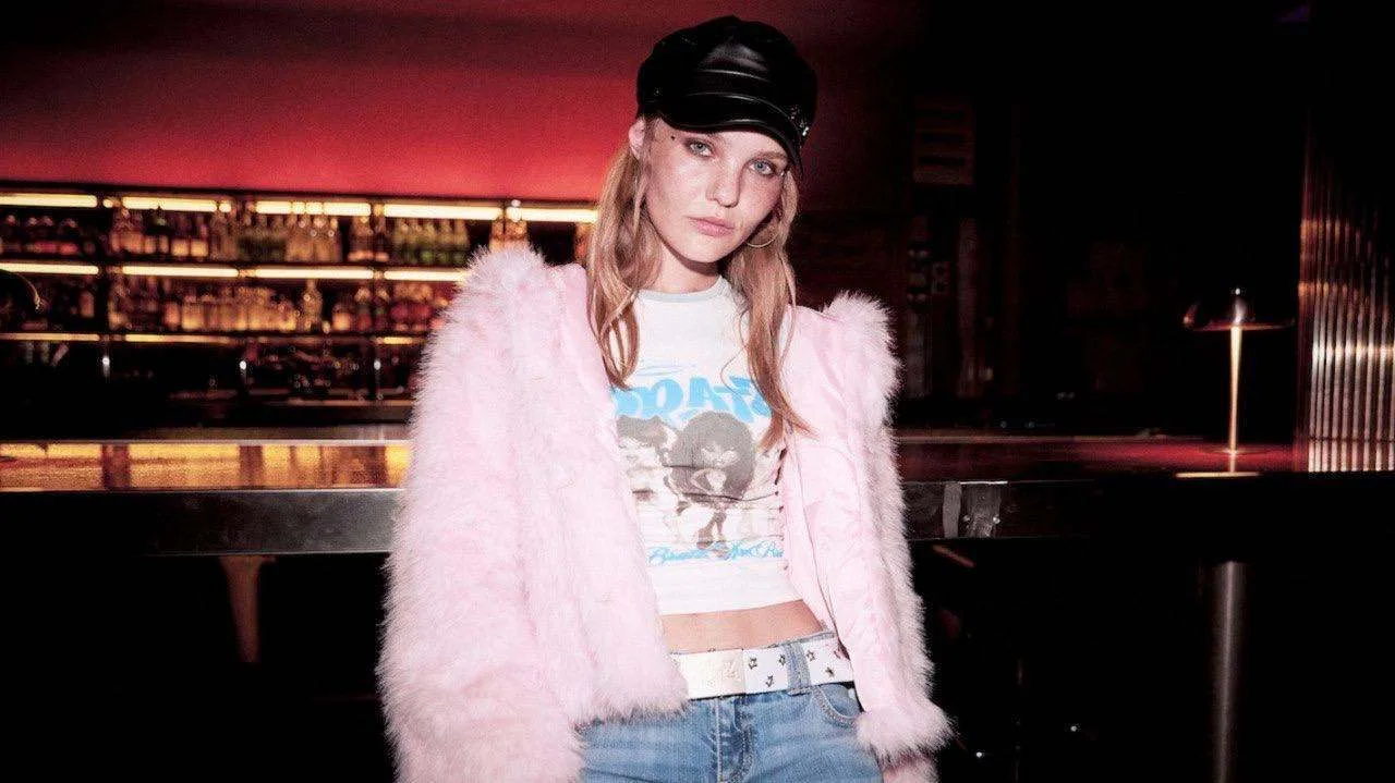 Бывшая Bershka выкатит коллекцию по Bratz. В линейке — джинсы со стразами, футболки с к...