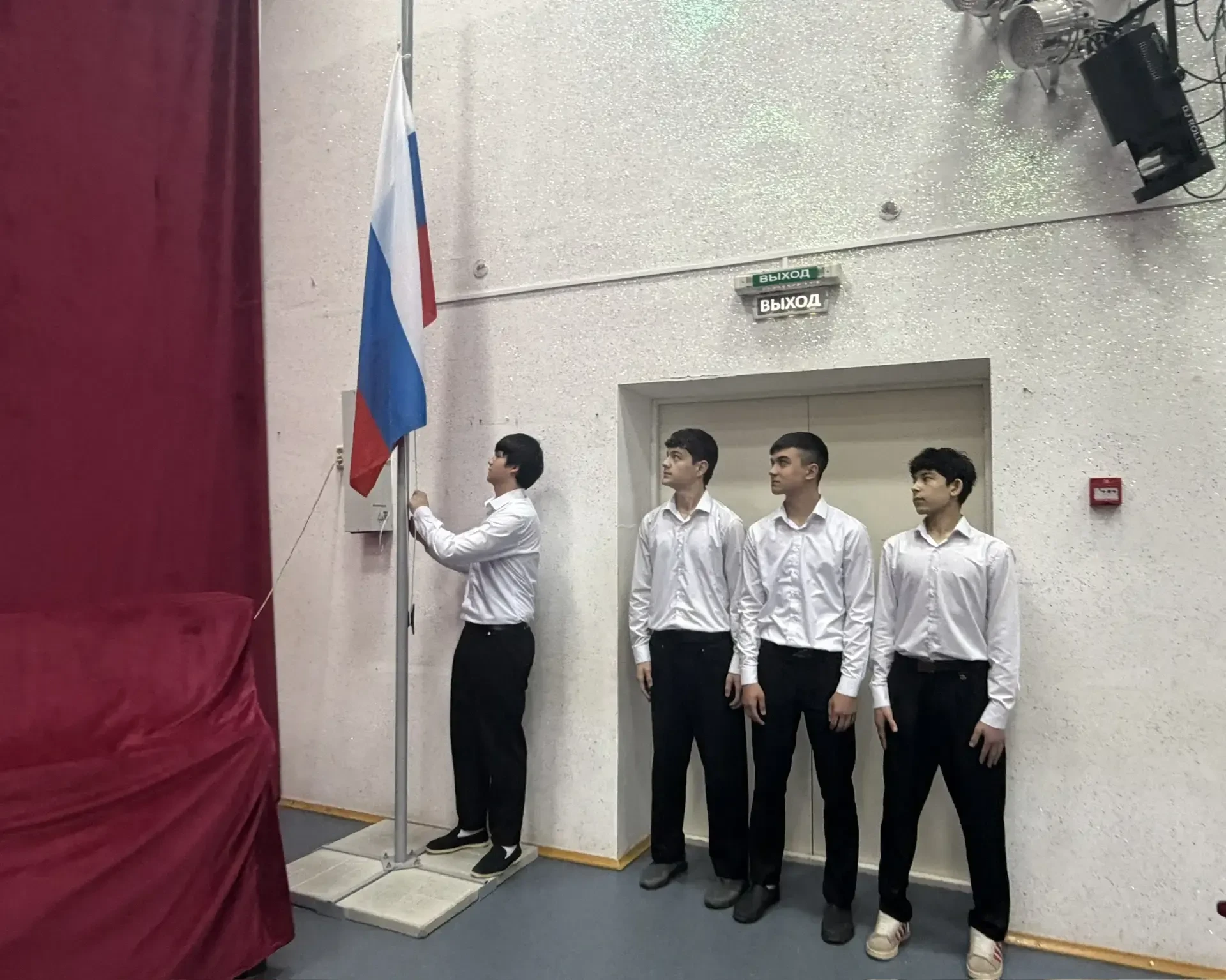 🇷🇺 РАЗГОВОРЫ О ВАЖНОМ 🇷🇺 🗓Утро понедельника 27 апреля 2026 года в нашей школе традиционно началось с