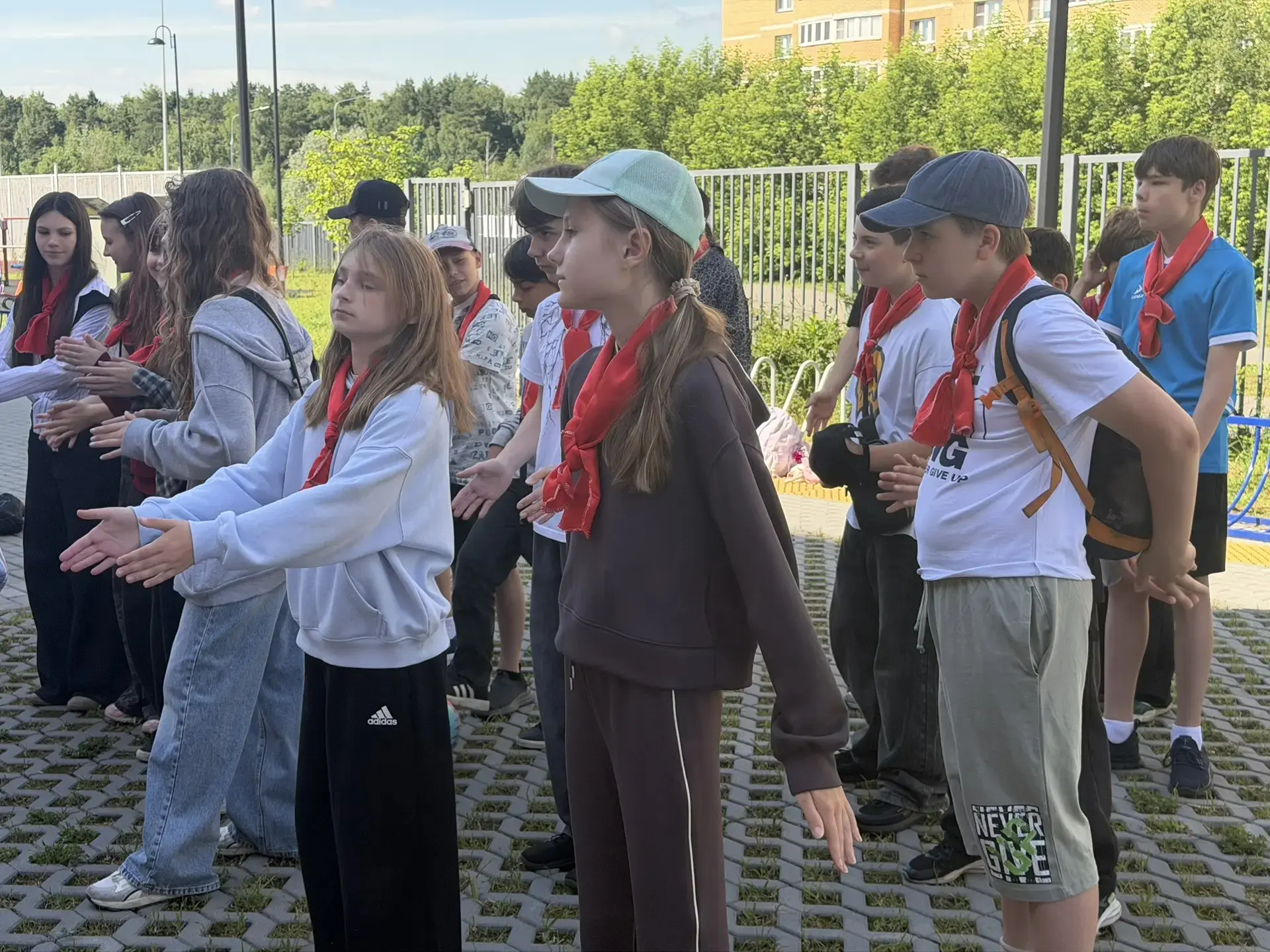 15 июня 2026 года утро в лагере «Орлёнок» началось с торжественной линейки и исполнения гимна России