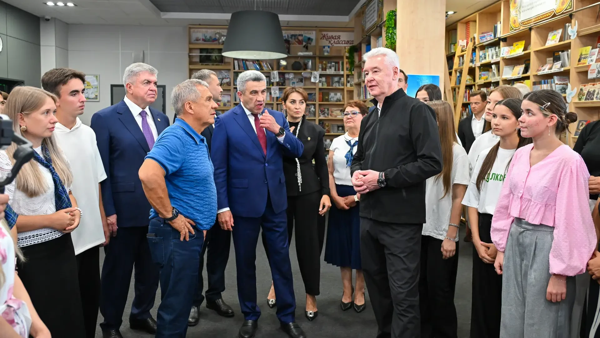 Собянин: С сентября «МЭШ» будет помогать каждому четвертому школьнику России
