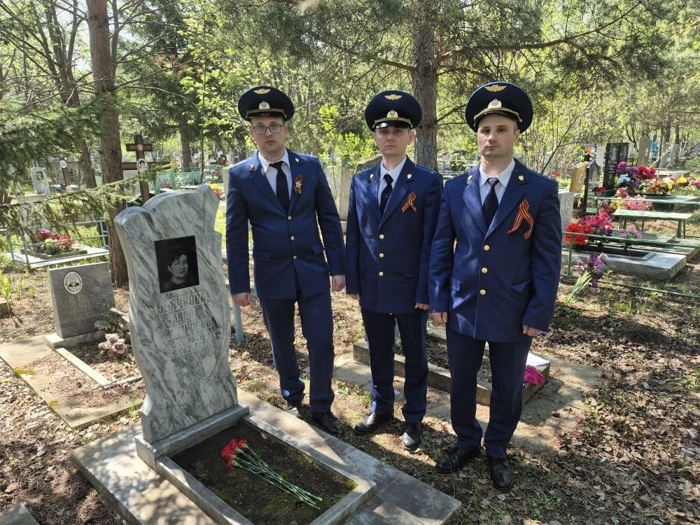 Сотрудники прокуратуры г. Каменска-Уральского в честь 81-й годовщины со Дня Победы в Великой Отечест