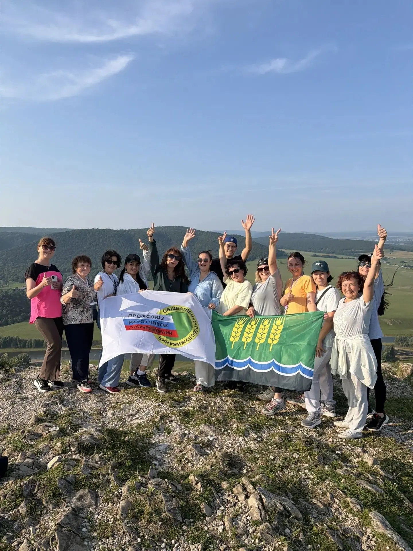 Маршрутами родного края💚
 
Команда членов профсоюза работников госучреждений и общественного обслуж
