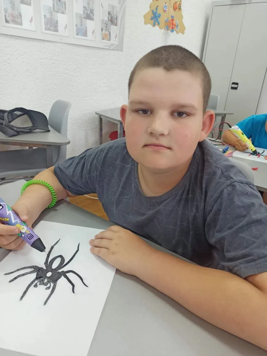 🕷️ Паутина творчества в «Точке роста»! 🕸️

Сегодня в центре «Точка роста» для ребят Озернинской шк