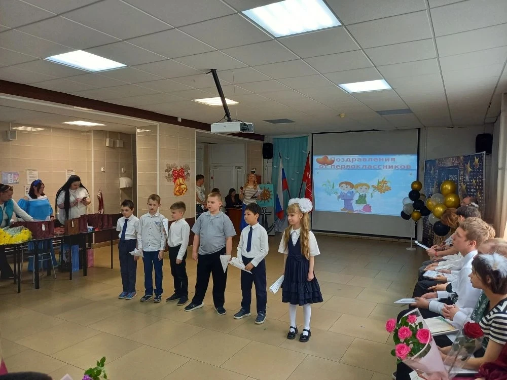 🎓 Последний звонок — начало нового пути!

26 мая для наших выпускников 9-х классов прозвенел тот са