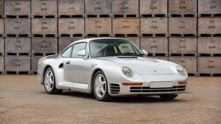 💸Редчайший суперкар Porsche 959 оценили в 6 миллионов долларов

На аукционе выставлен легендарный P