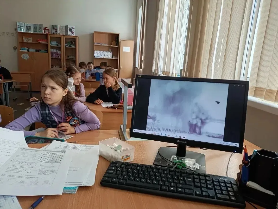 🎼В 3«Е» классе прошёл урок мужества под звуки военных песен  На очередном занятии «Разговоры о важно
