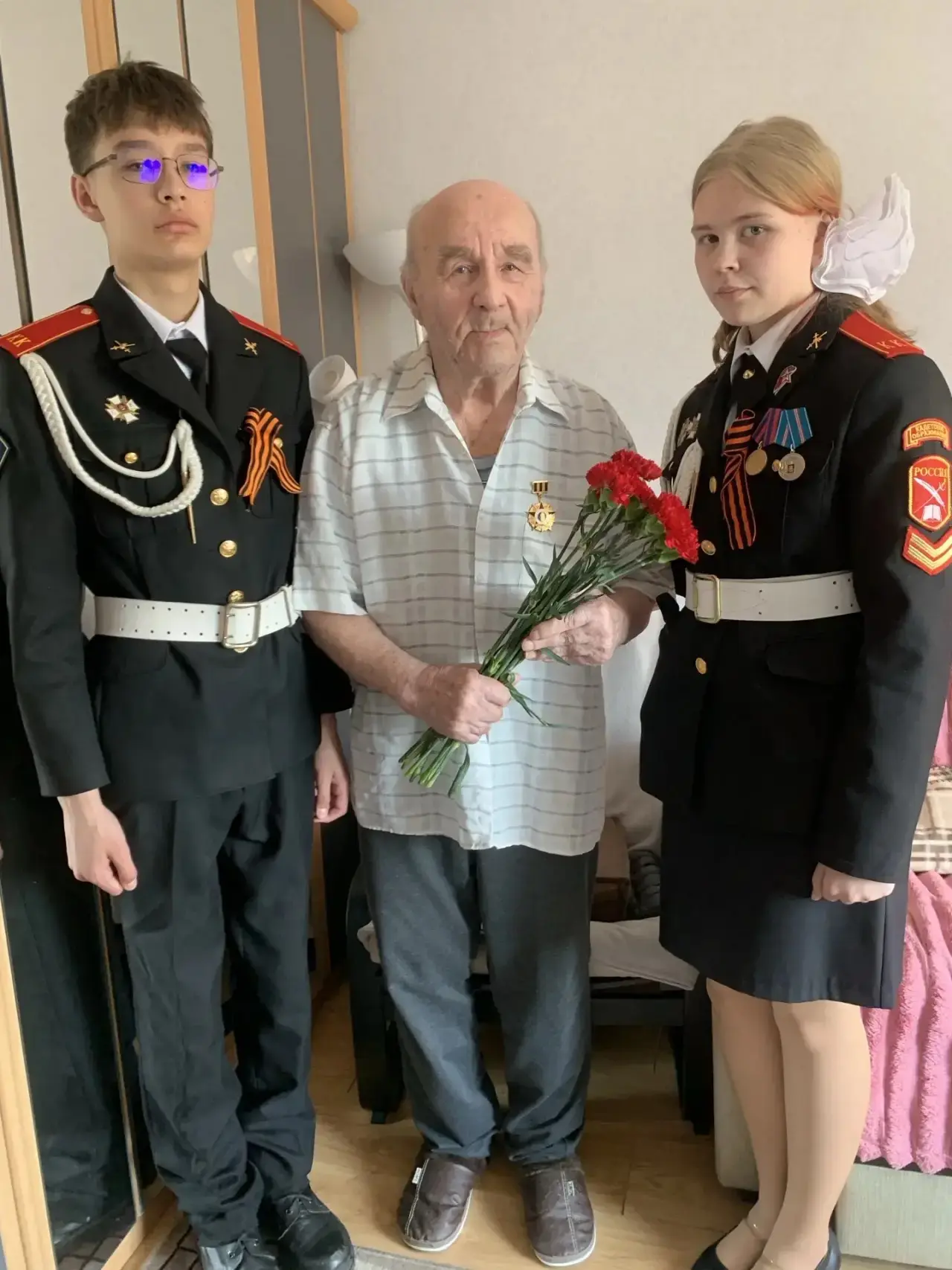🎖️Поздравляем наших Героев  В преддверии праздника наши ученики поздравляли Ветеранов Великой Отечес