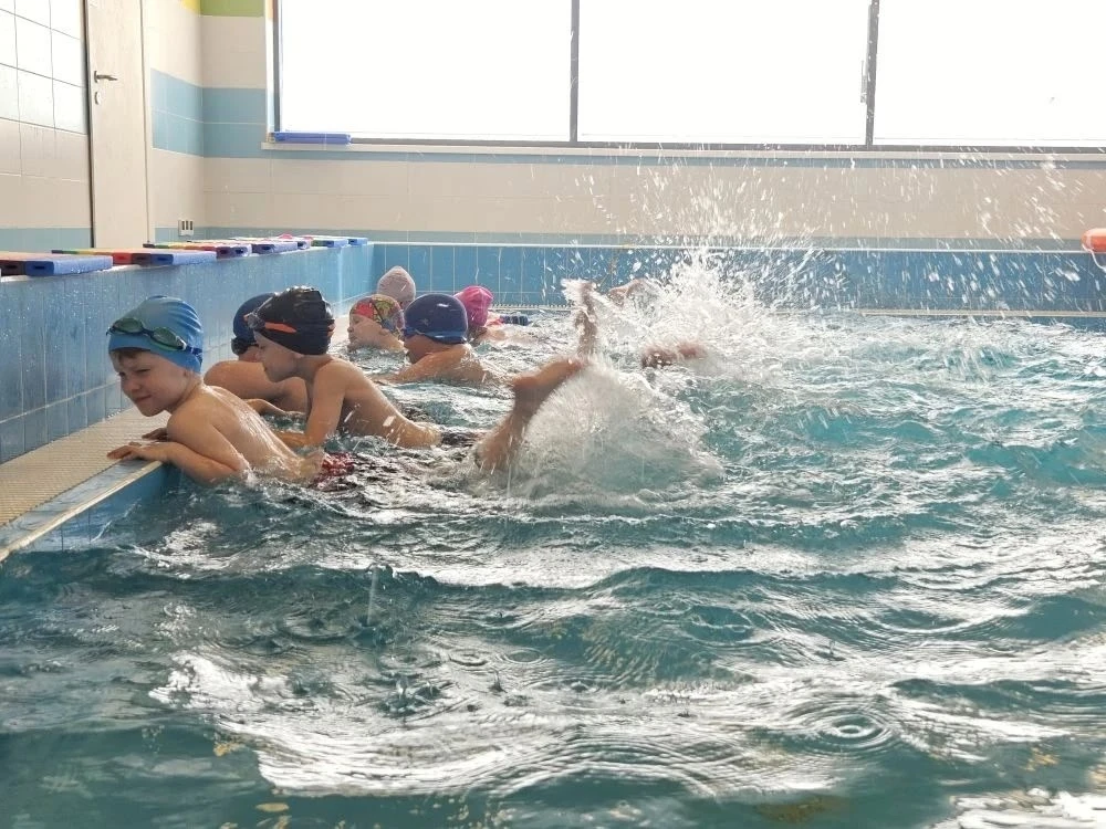 Плавание в детском саду: польза для здоровья вашего малыша! 🌊