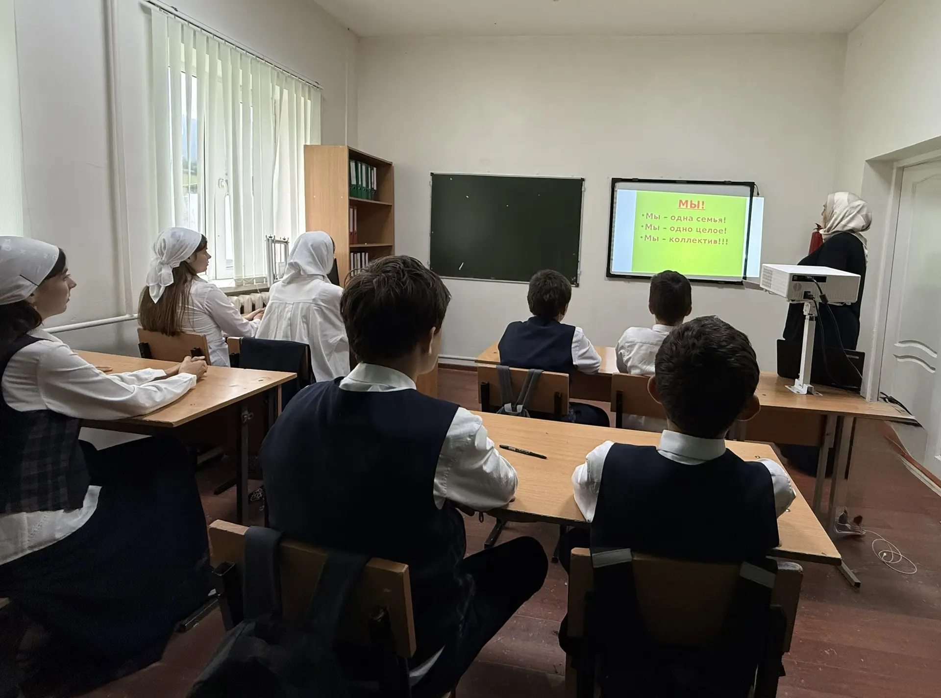 Сегодня наш 8-й класс стал чуточку мудрее и ближе друг к другу! Провели невероятно тёпл...