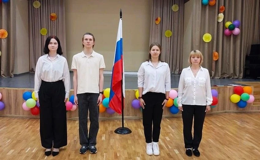 Морозным апрельским утром в актовых залах прошла торжественная церемония вноса и установки Государст