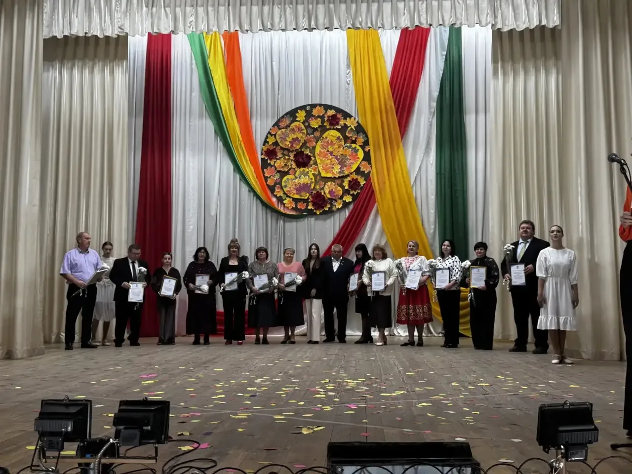 🎓 С Днём учителя! В Красном Луче прошёл праздничный концерт