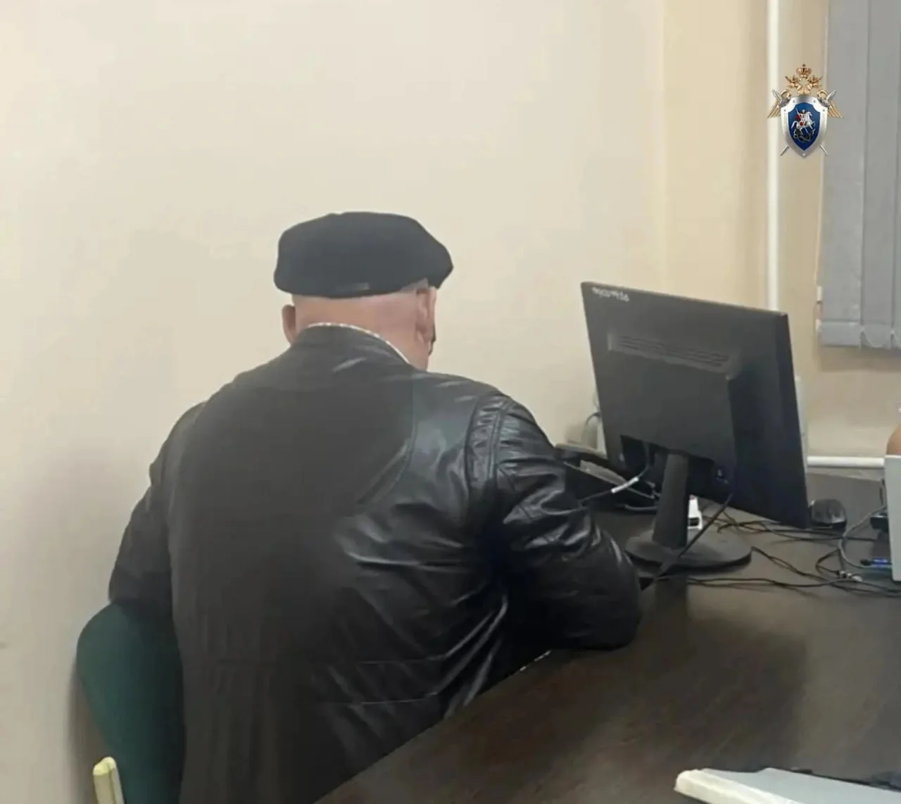 Подросток, которого мужчина избил в подъезде многоквартирного дома на улице Хабаровской во Владивост
