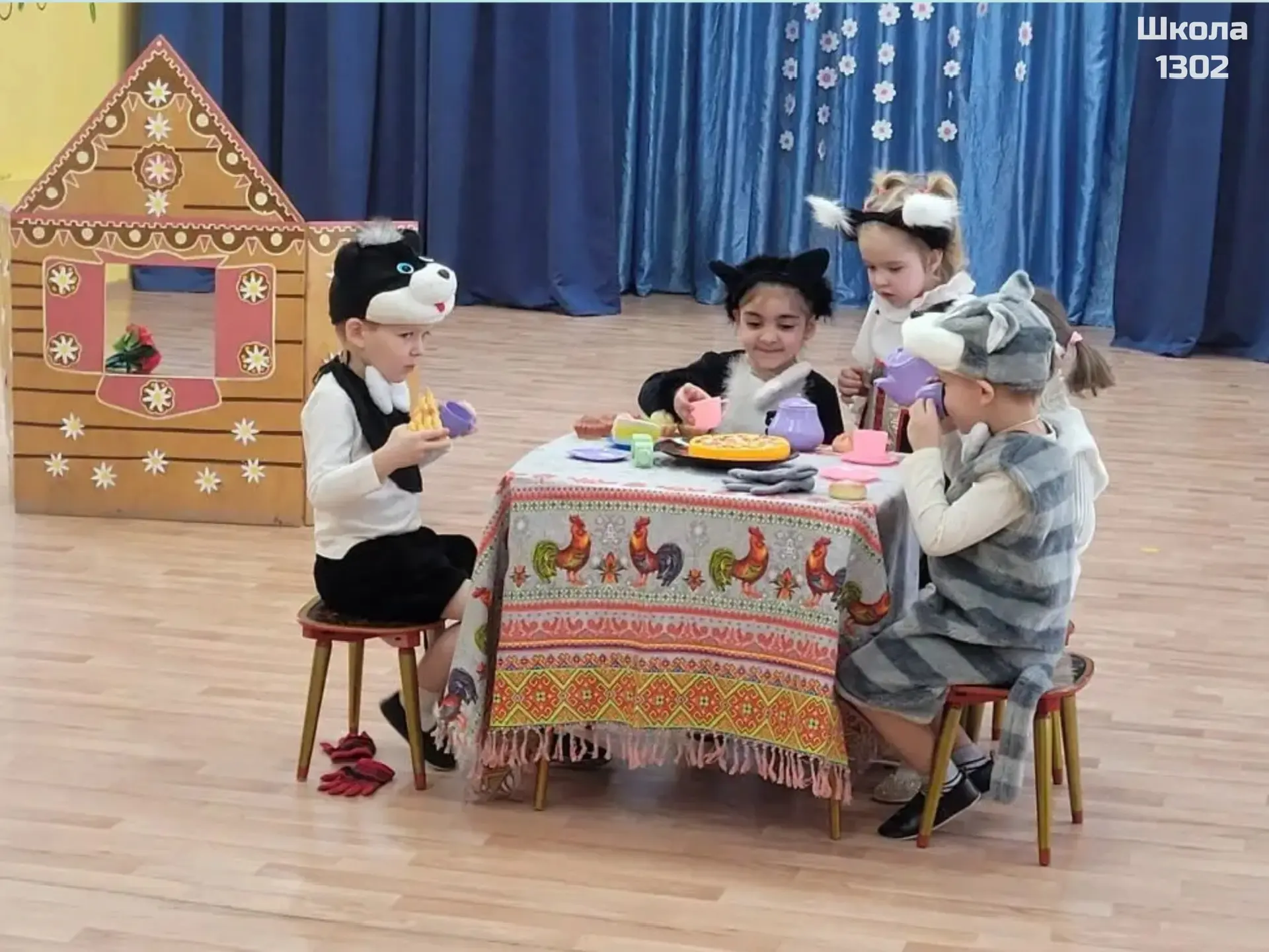 🎭 Наши дошколята занимаются творчеством!  На прошлой неделе мы поздравляли всех, кто любит сцену, тв