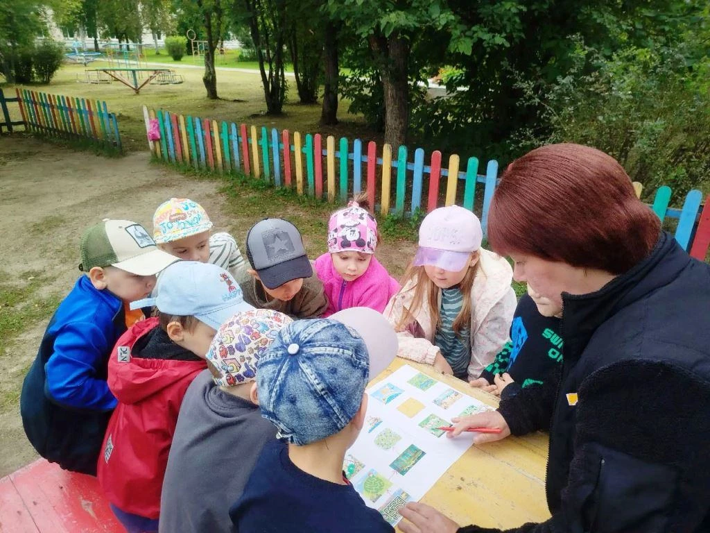 В средней группе прошла квест - игра" В поисках клада", которая проходила на участке. К...