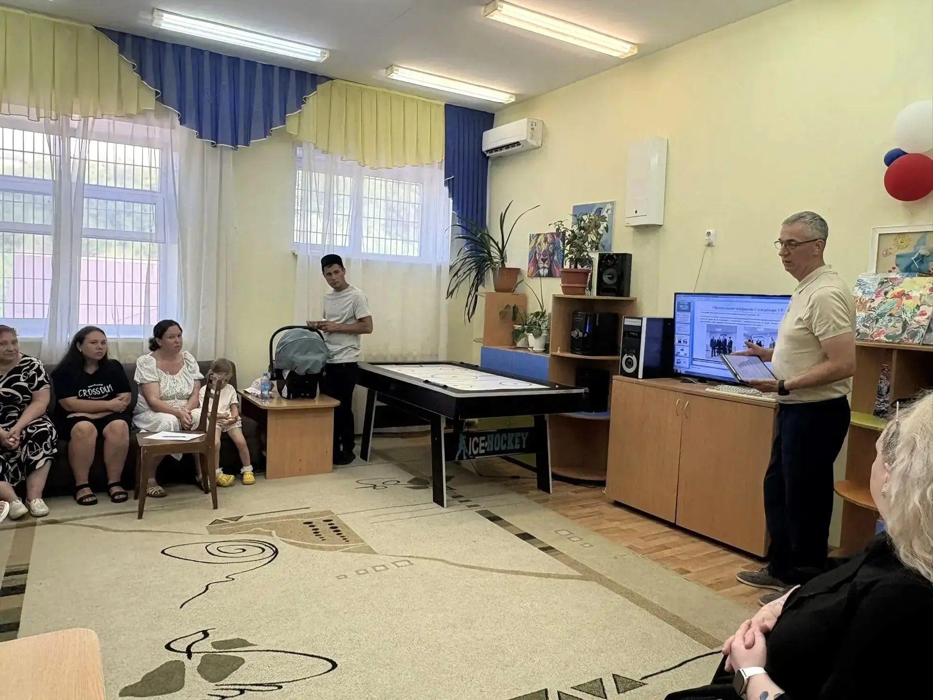 Встреча сотрудников Госюрбюро с родителями детей, находящихся в Центре временного содержания для нес
