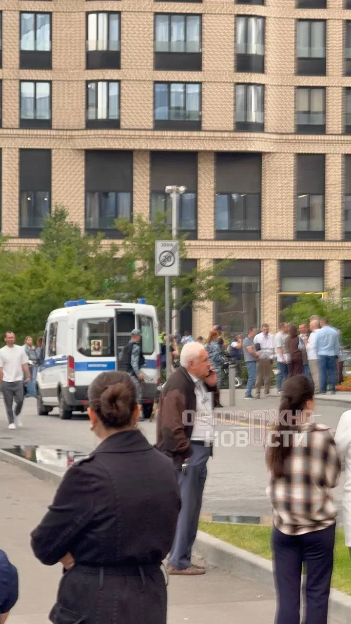😨 Бизнес-центр «Монарх» на севере Москвы эвакуировали из-за угрозы минирования.