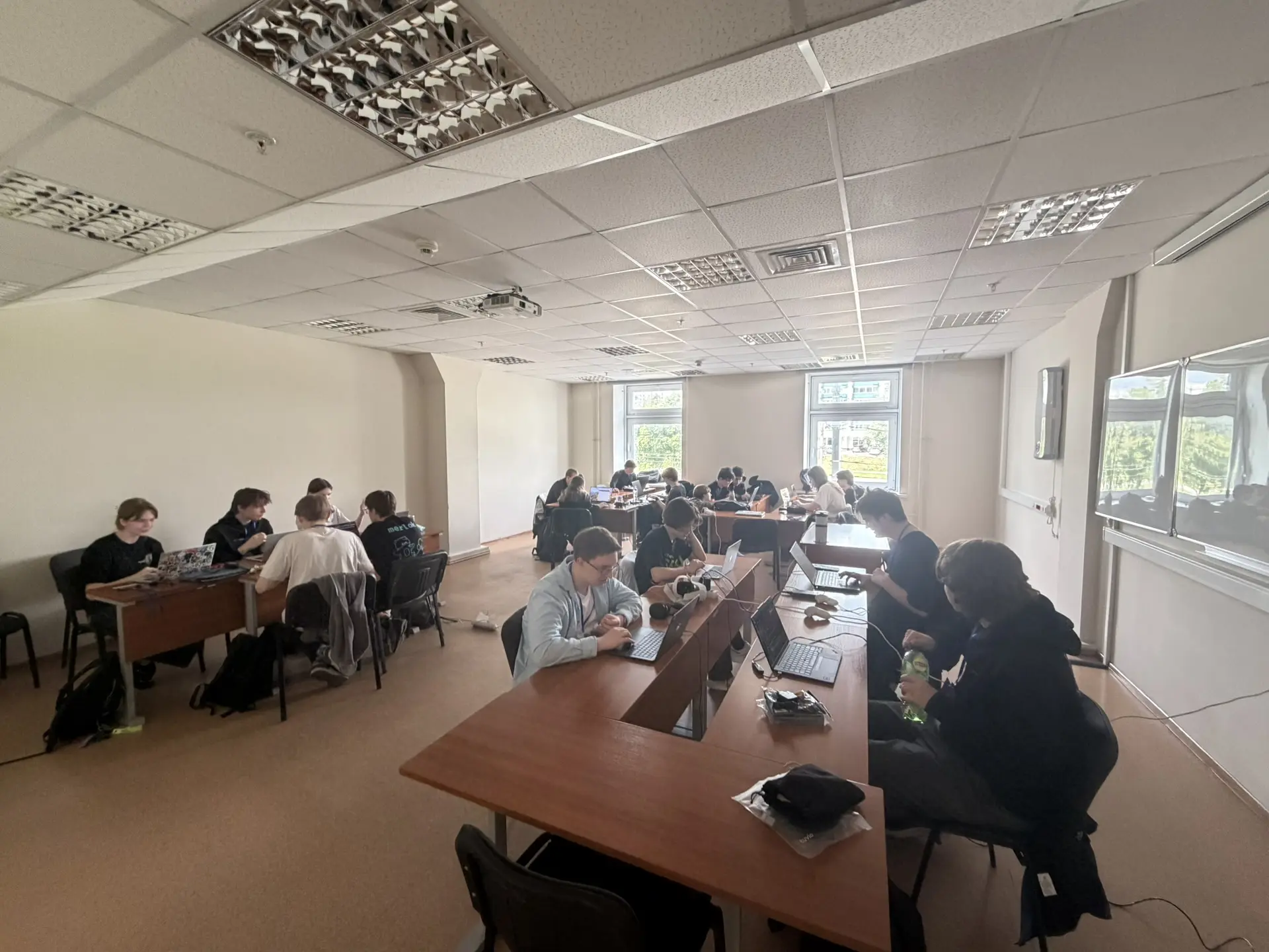 👀 Сегодня в МИЭМ ВШЭ проходит хакатон HSE CTF