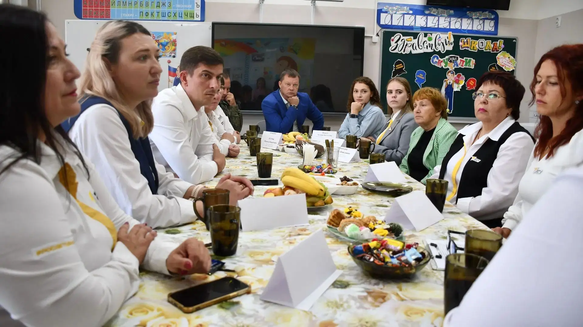 В рамках августовской педагогической конференции встретился с советниками директоров шк...