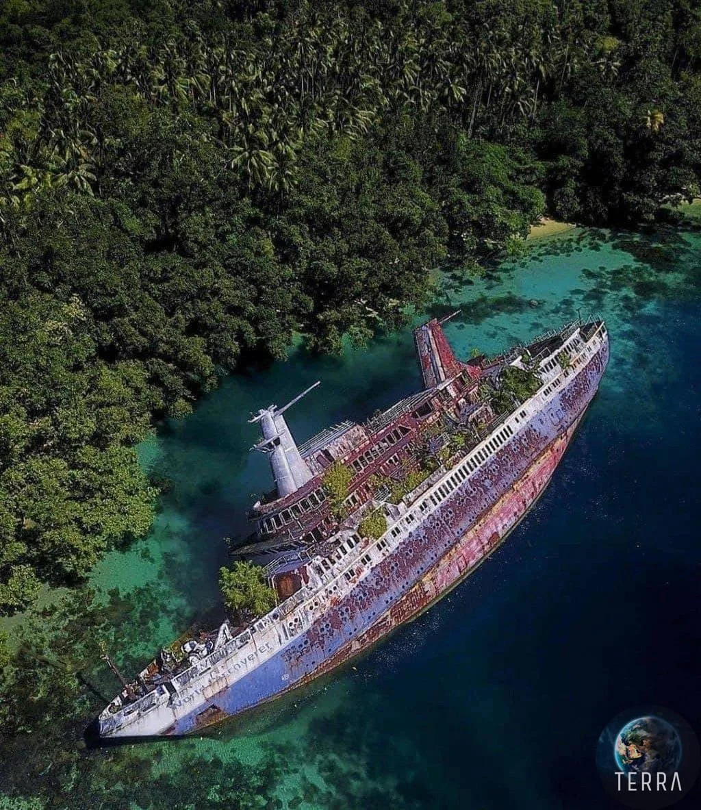 🛳️ Заброшенный круизный лайнер: World Discoverer.
