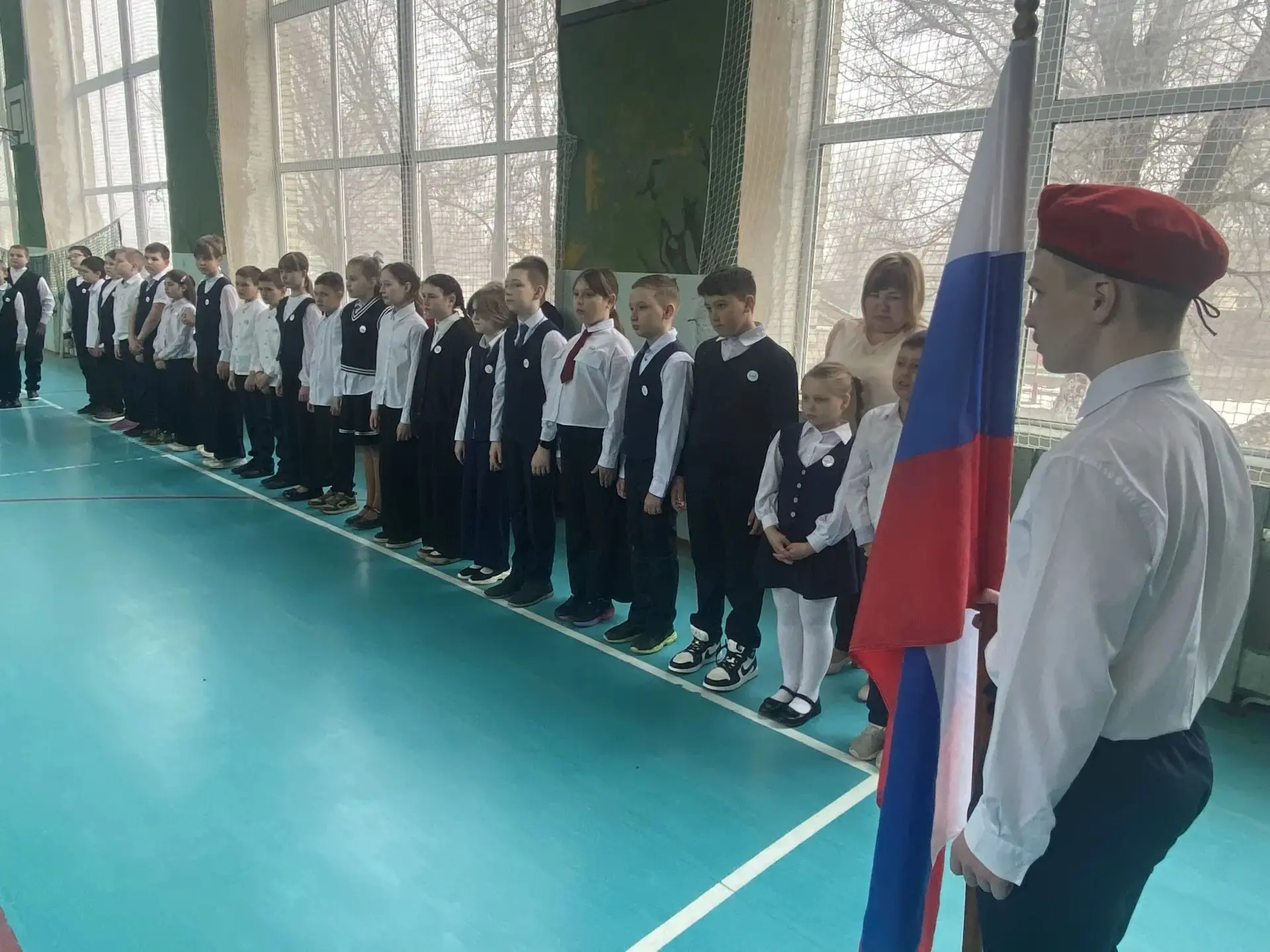 Линейка, посвящённая началу нового трека программы «Орлята России». Участниками стали ученики 3–4-х 