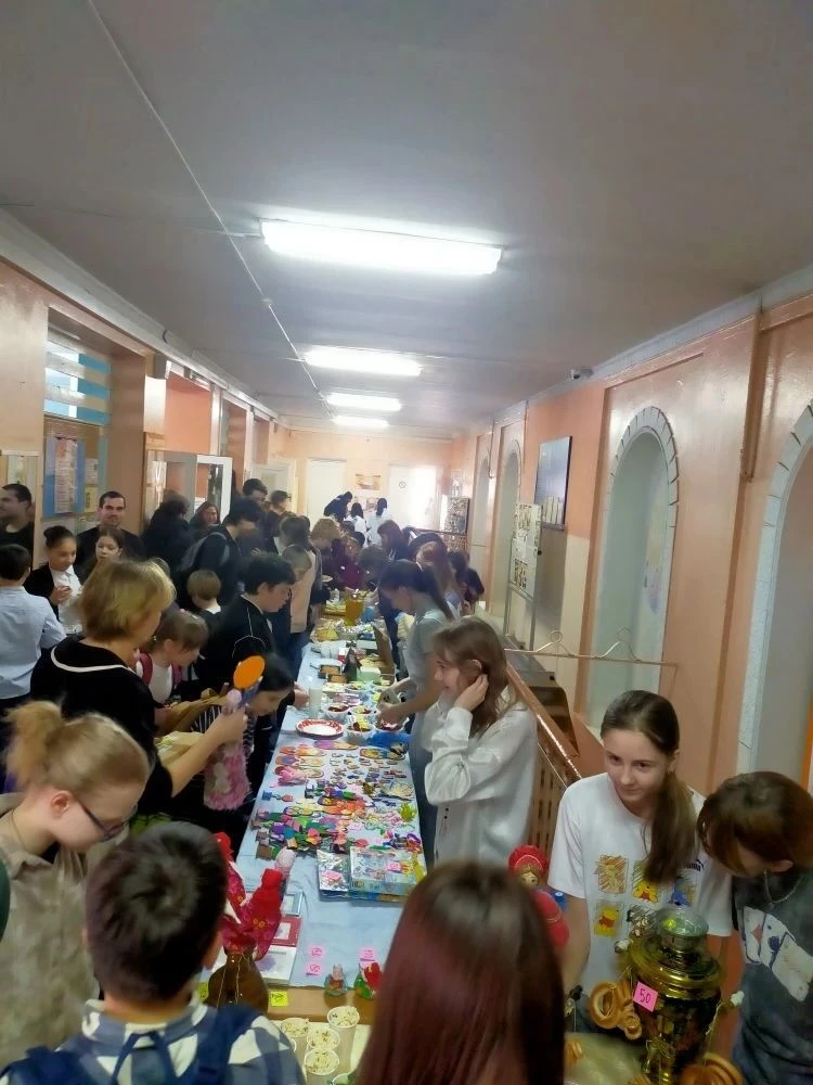 В рамках завершения Масленичной недели в корпусе Черкизово была организована благотворительная ярмар