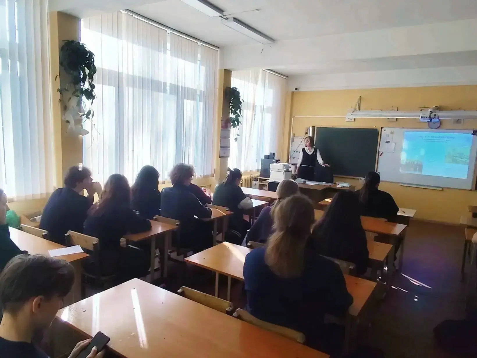 ✏ Студентка кафедры тифлопедагогики Ульяна Журавлёва провела профориентационную встречу для старшекл