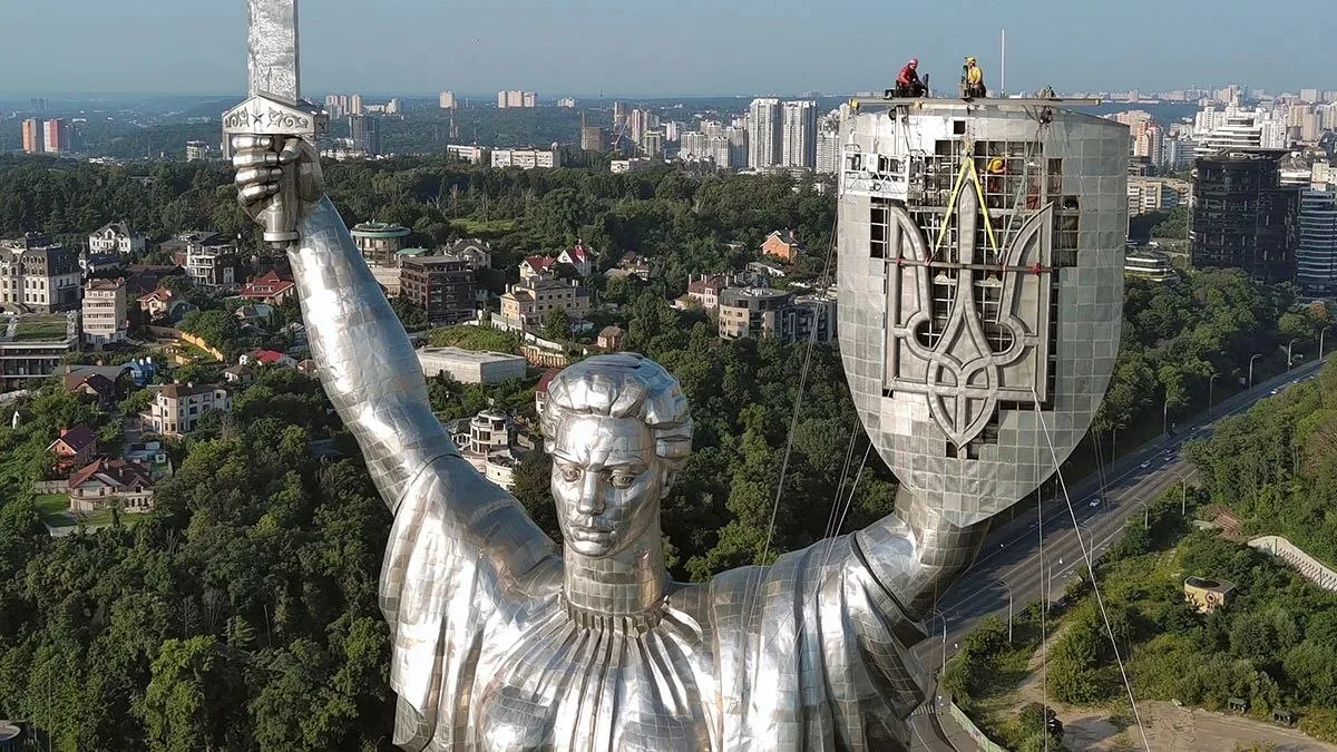 Хохлы, сказать вам где самый большой ретранслятор в Киеве?