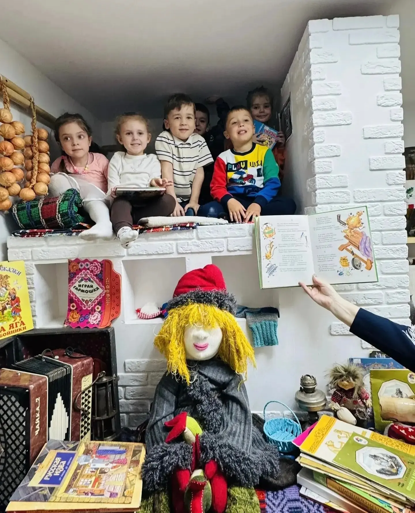 🏠 Путешествие в старину: как наши дошколята в «Русской избе» гостили!  На днях воспитанники дошкольн