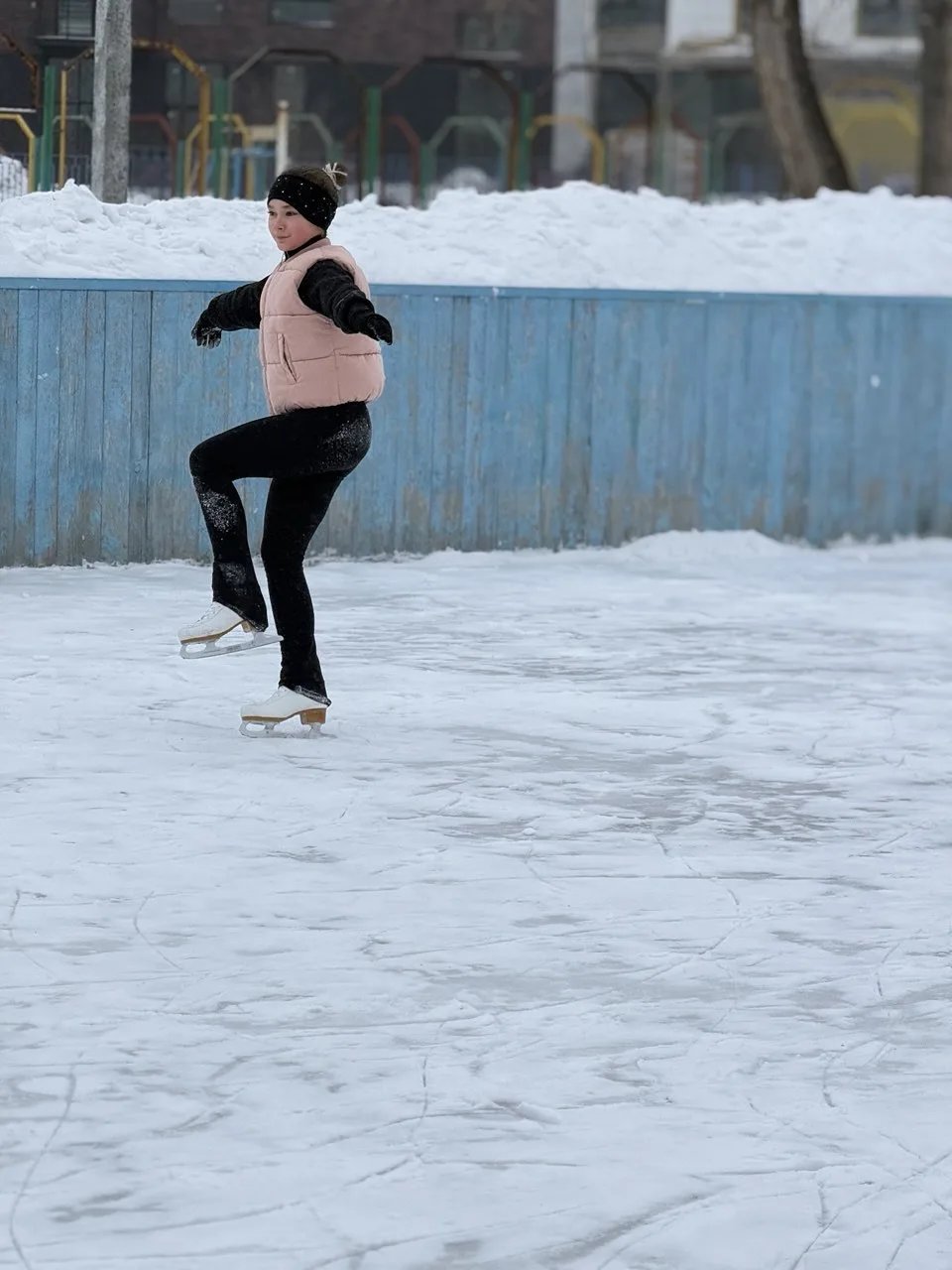 ❄️ Вечер на коньках: лед был горячим! ⛸️🏒  Сегодня каток нашего лицея превратился в настоящую ледову