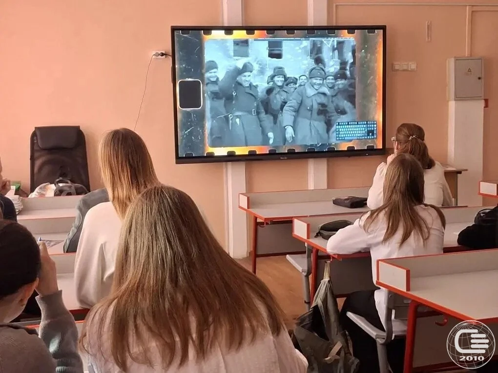 🎶 В понедельник 4 мая прошло занятие «Разговоры о важном». Тема — «Песни о войне. К Дню Победы».  🕯️