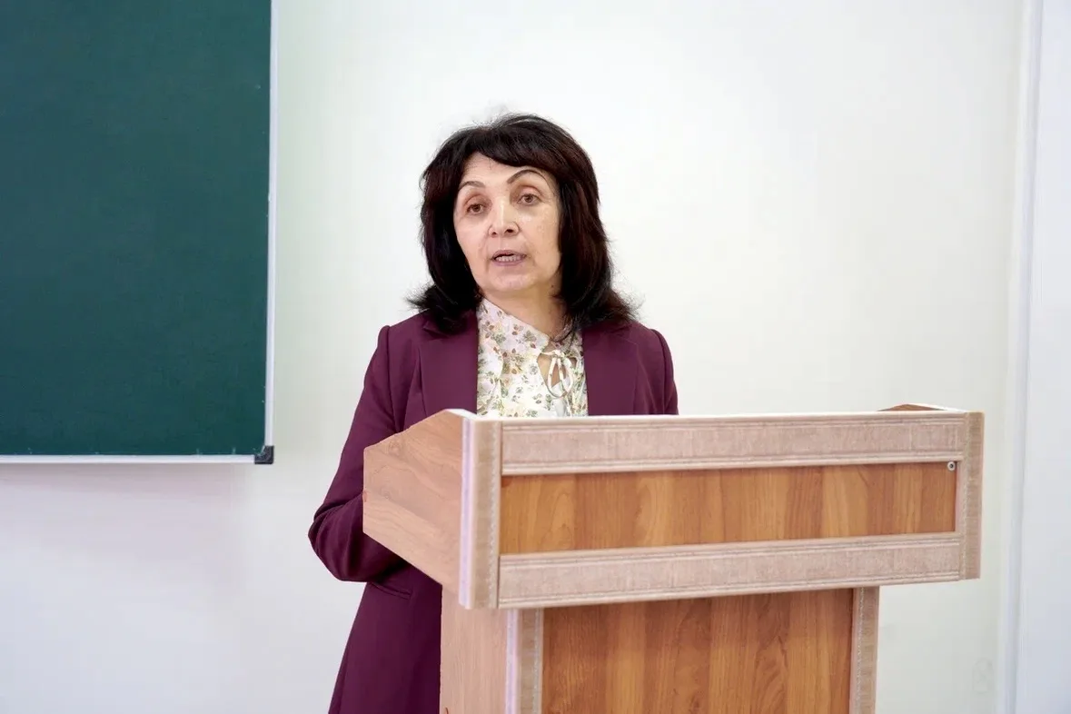 В Институте филологии прошла конференция «Фронтовая поэзия: мотивы, образы, концепты»  Участники мер