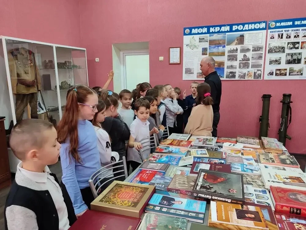 🕊️ Орлята-хранители: первые шаги в истории  Ученики 1Г и 1Б классов приняли участие в занятии по тре