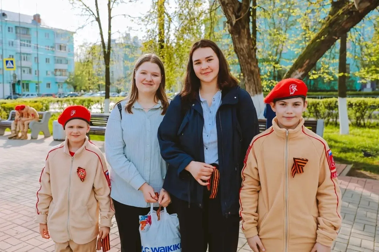 В Дзержинске проходит акция «Георгиевская ленточка», которая стала доброй традицией пра...