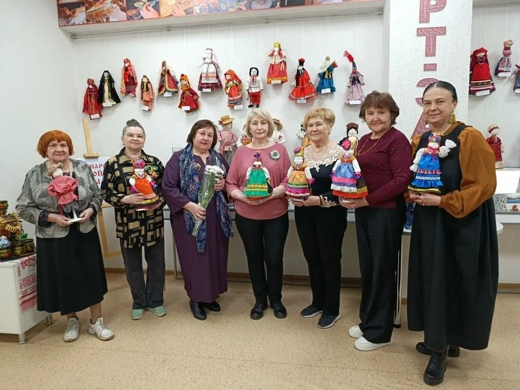 🍎Уже два года участники социального проекта «Курское долголетие» на базе библиотеки-филиала № 2 им.