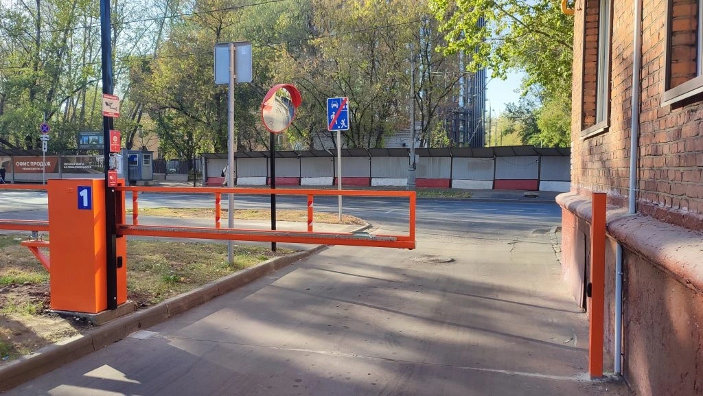 🚗 Москвичей без машин хотят освободить от платы за содержание шлагбаумов