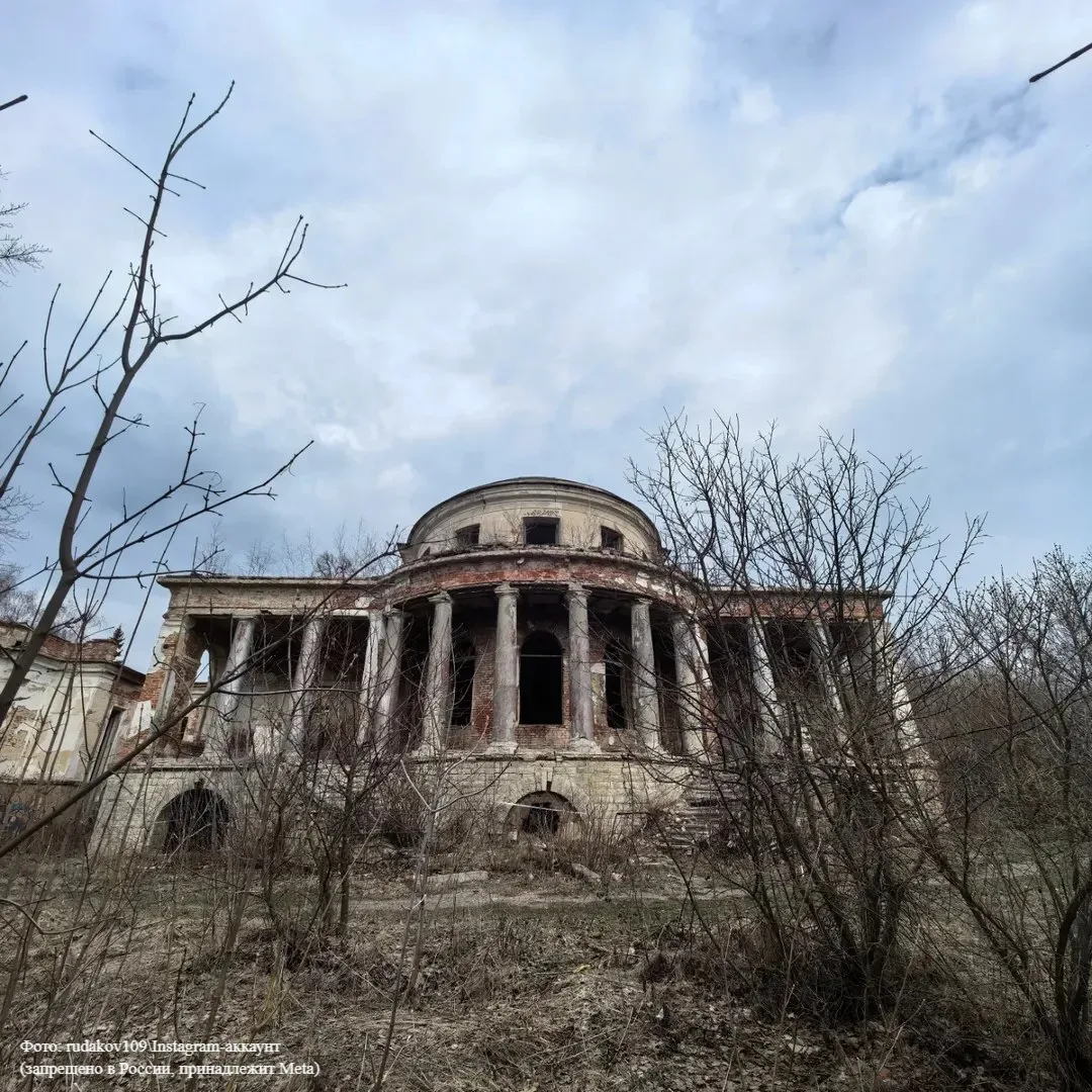 🏛Забытый Воейковский дворец

Трудно представить, но когда-то этот дворец, который сейчас год за год