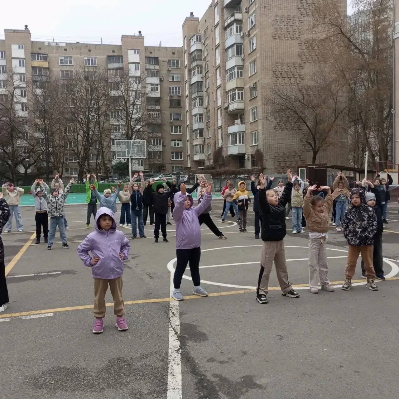 🌞 Четвертый день лагерной смены традиционно начался со встречи детей, продолжился утренней зарядкой,