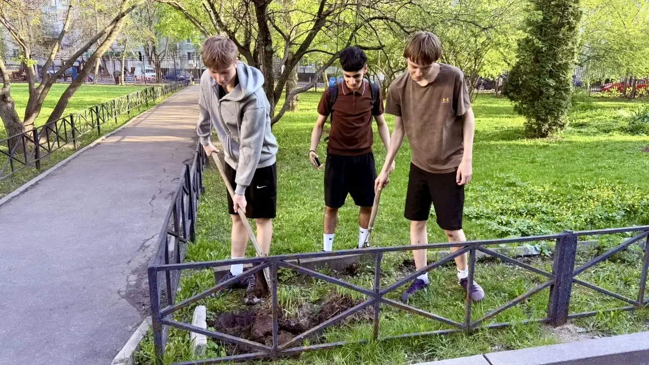 🌿 Весна — время обновления: вместе делаем школу красивее!   Весна дарит нам не только тепло и солнце
