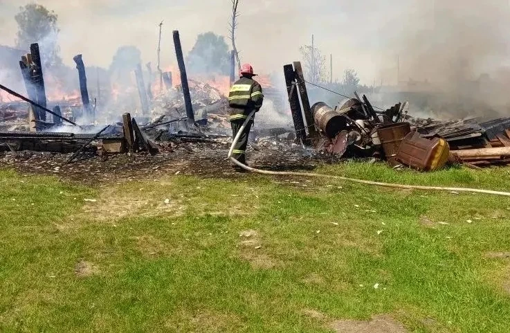 💥 Два пенсионера пострадали при пожаре в Костромской области  Пенсионеры пытались спасти свои вещи и