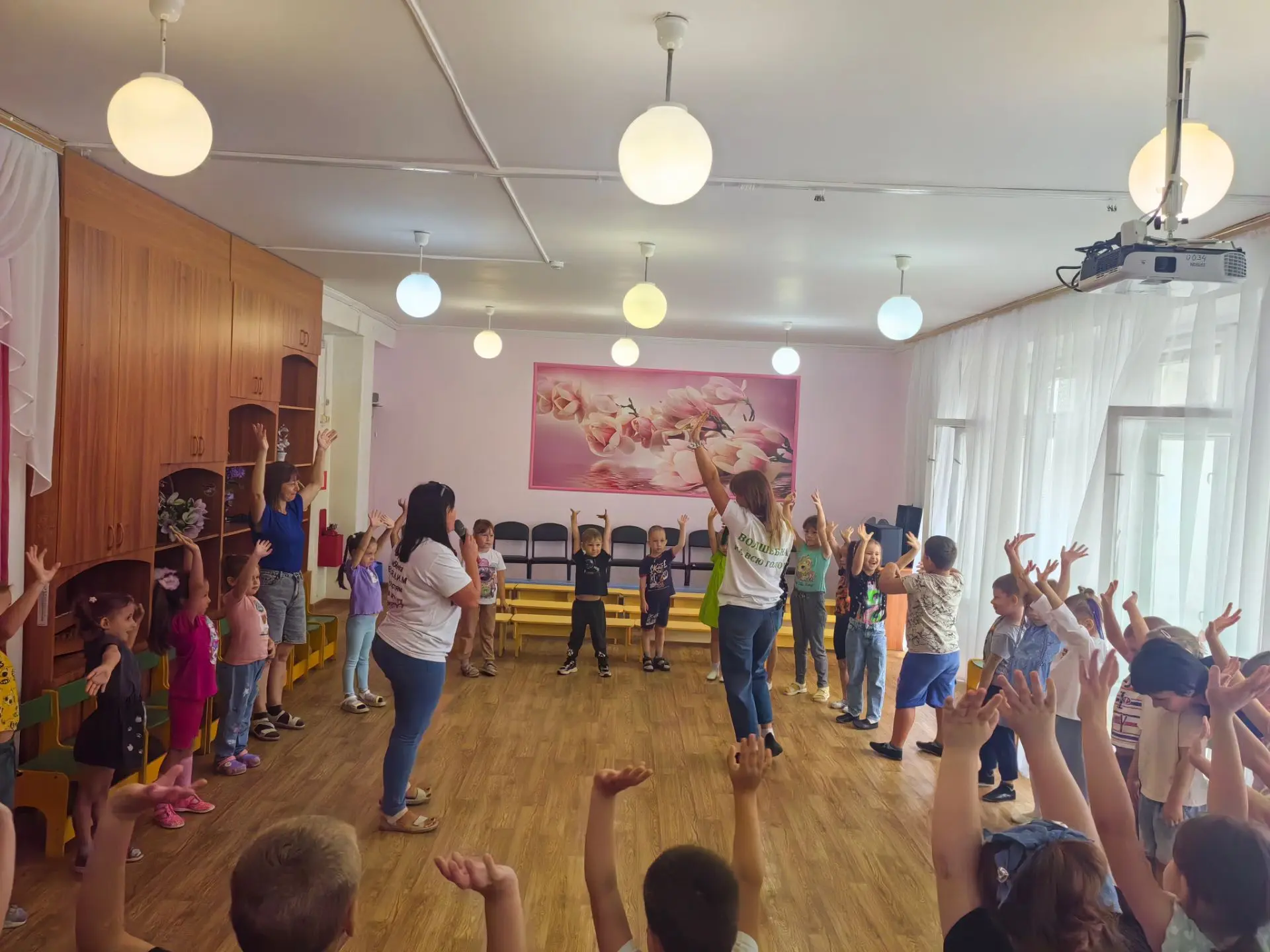 🎉☀️ Как провести последние тёплые дни лета? Конечно, вместе с «Изумрудным»! Так ярко и...