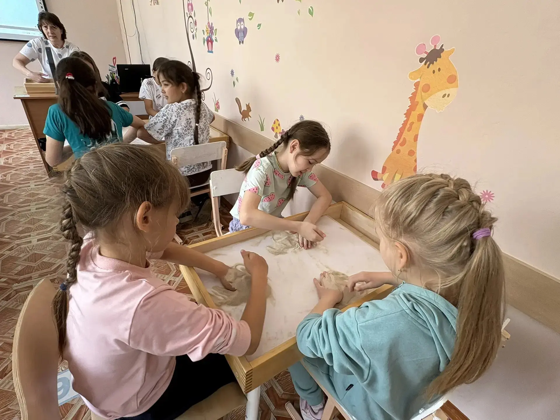 🌈 День 8. День языков народов России. 

Привет, друзья! Сегодняшний день в нашем школьном лагере дн