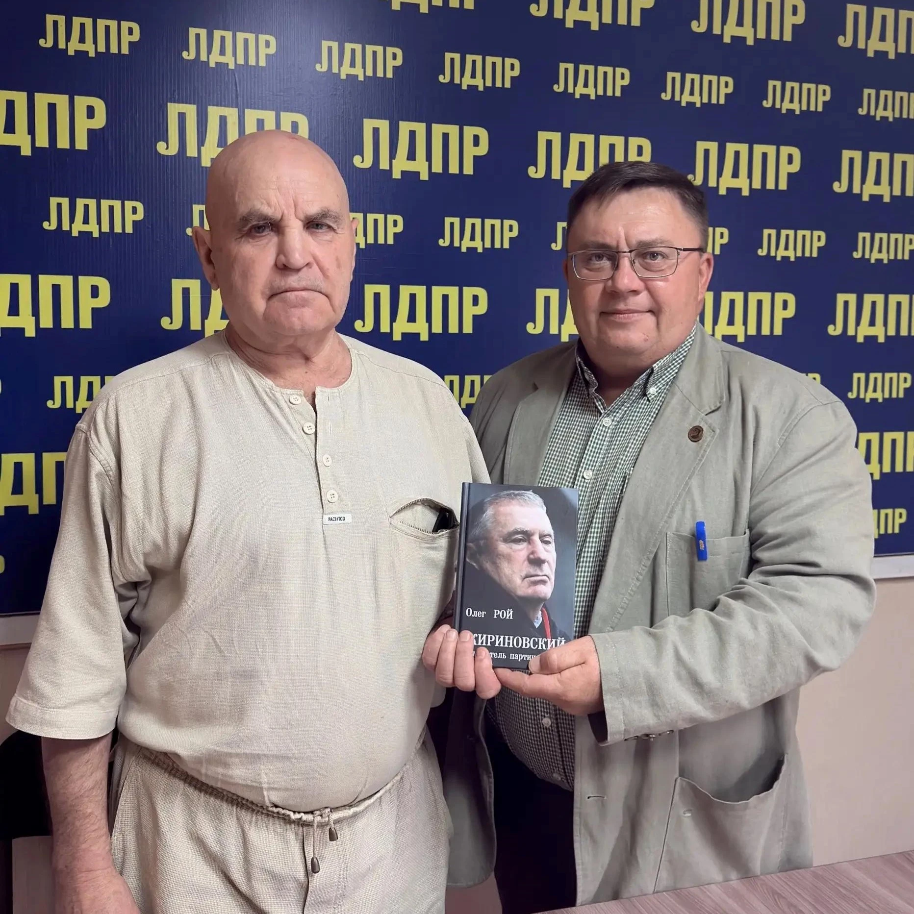 Творчество и политика: в штабе ЛДПР Мордовии отметили талант партийца ✍️